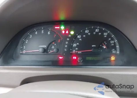 2004 Toyota Camry Le z USA, uszkodzony, nr VIN 4T1BE32KX4U849525